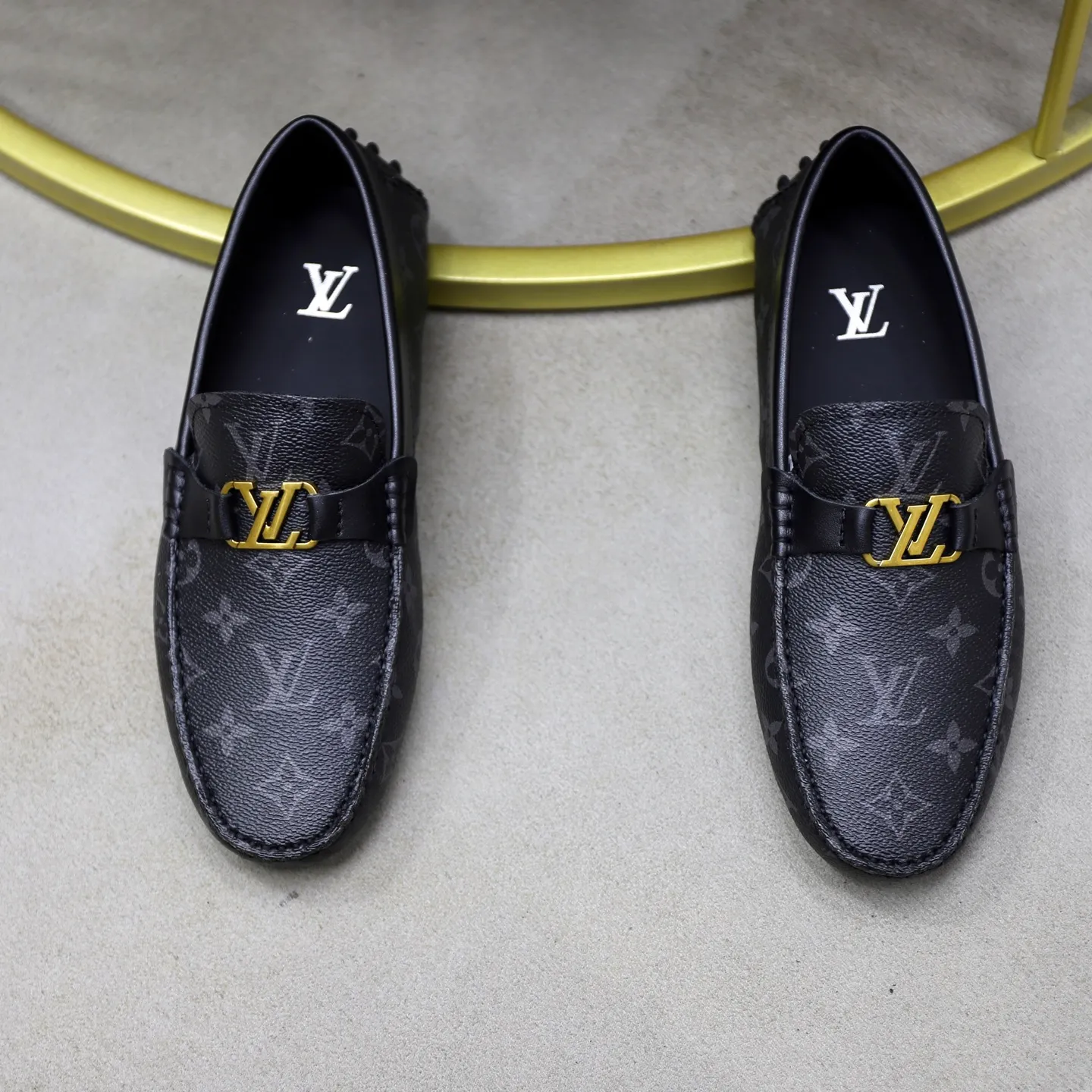 Ex-factory price: 480💰【LV】Louis Vuitton ⚠️High-end men’s driving and pedal series ⚠️38-44 (customized for 45) ⚠️All original cowhide leather! Thick and soft! Made entirely of calfskin lining! The latest non-slip beanie sole! Three-dimensional package technology! Fashionable and classic! Handicrafts! Original high quality! Feel free to compare!